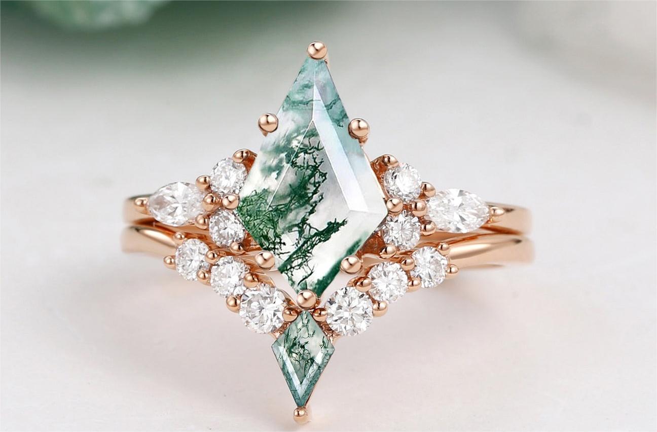 What Range Of Designs Of Moss Agate Rings Does Felicegals Offer?